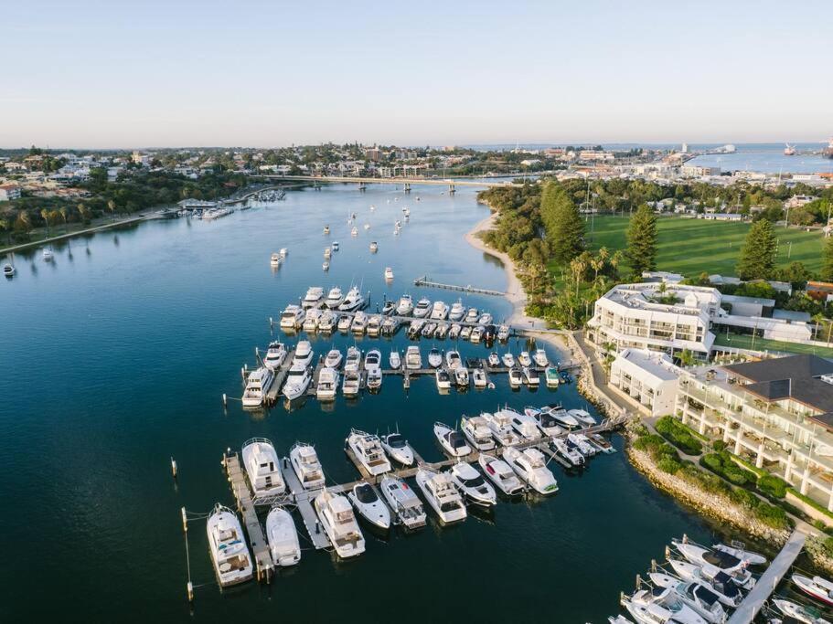 Pier 21 Riverside Apartment Hotel Fremantle Exterior foto
